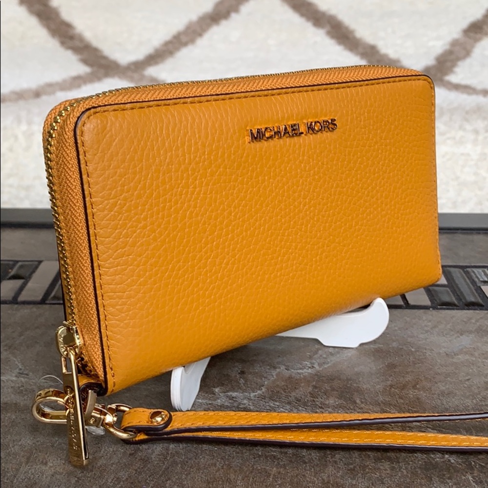 MICHAEL KORS JET SET TRAVEL LG FLAT MF PHN CASE - Picture 2 of 16